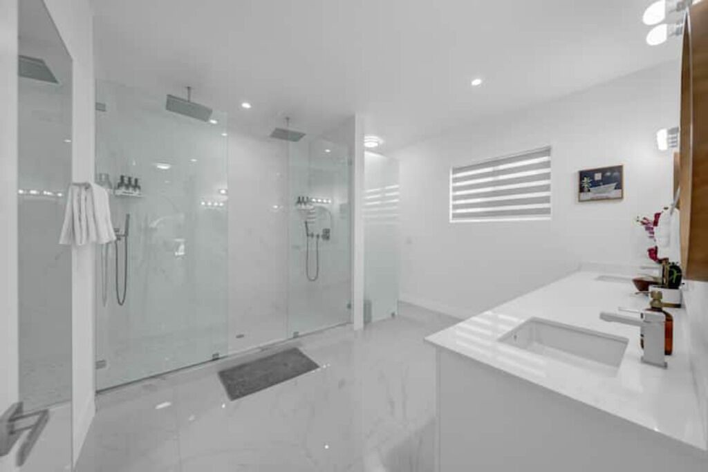 Photo of Bathroom in Golden Glades