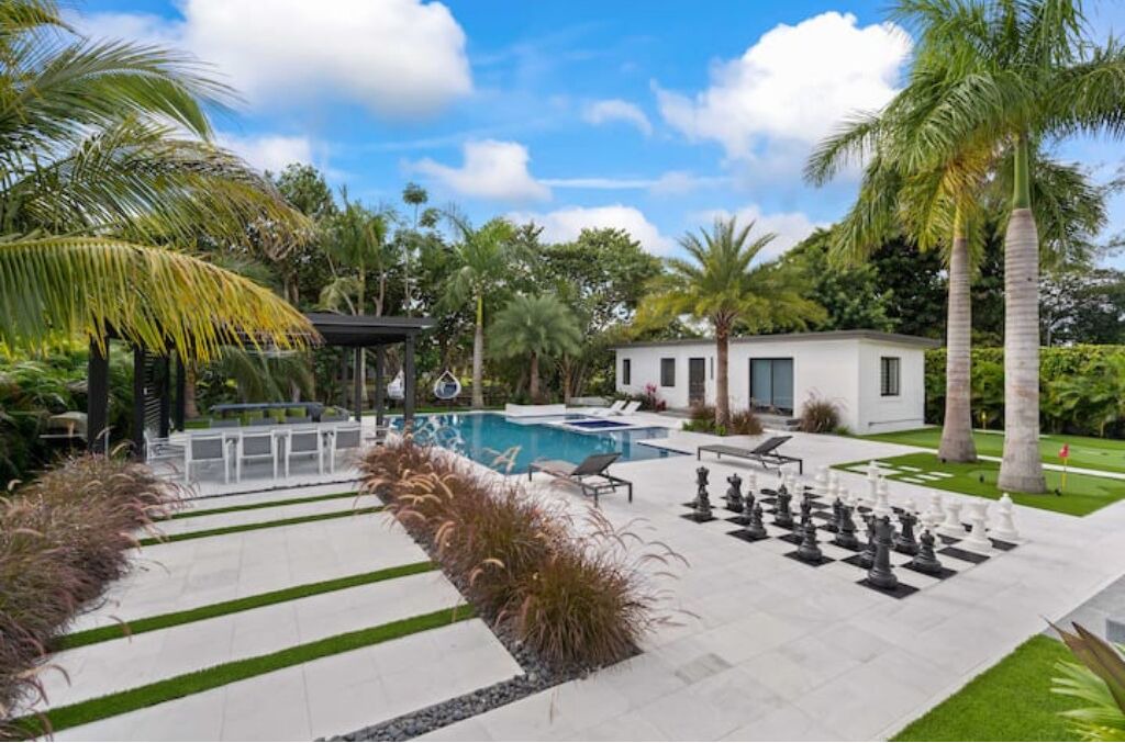 Photo of Outdoor in Golden Glades