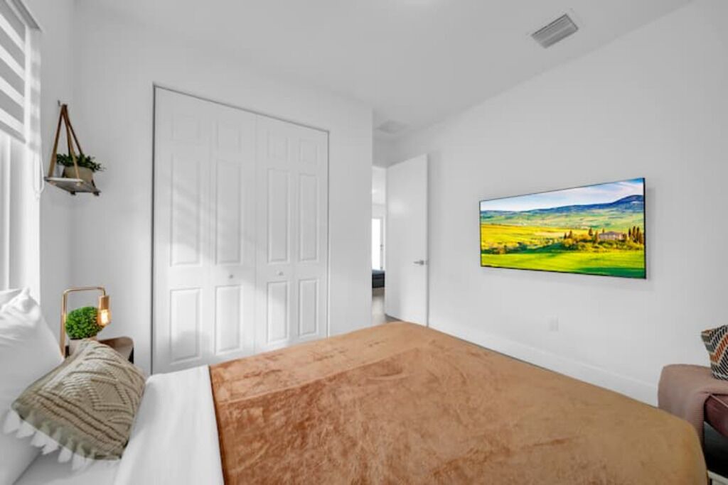 Photo of Bedroom in Golden Glades