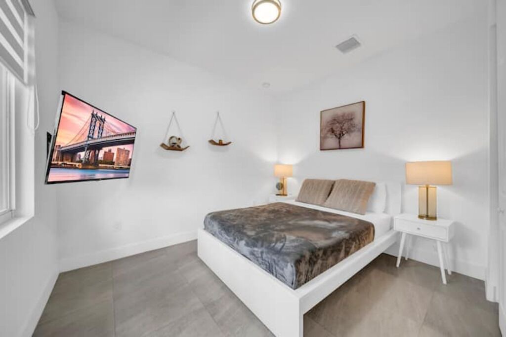 Photo of Bedroom in Golden Glades