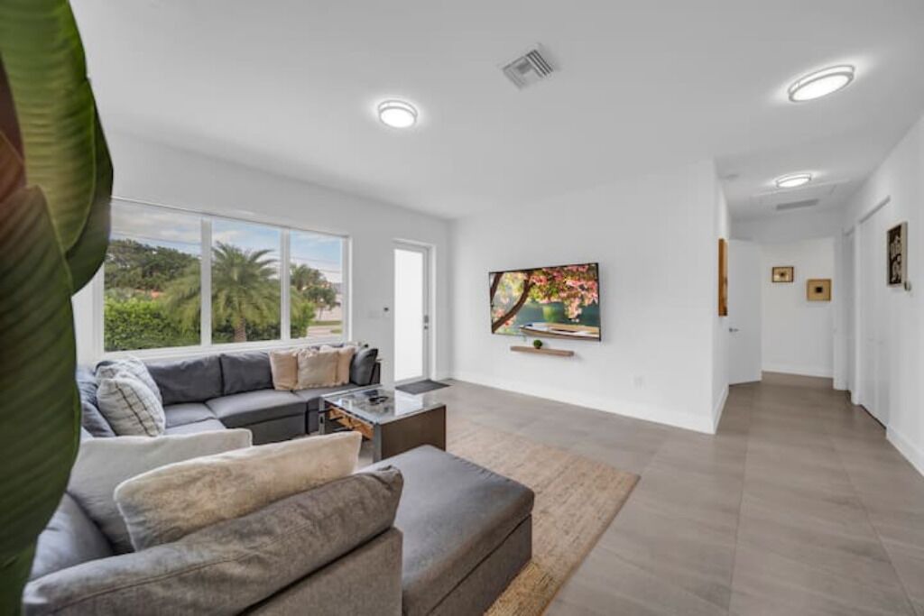 Photo of Livingroom in Golden Glades