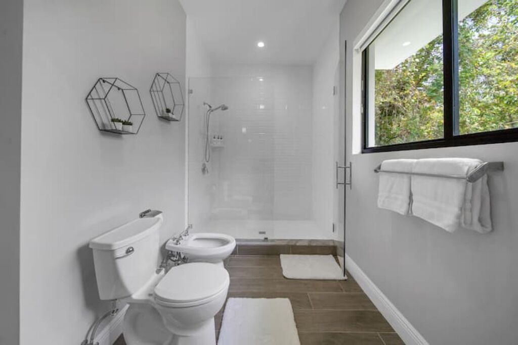 Photo of Bathroom in Golden Glades