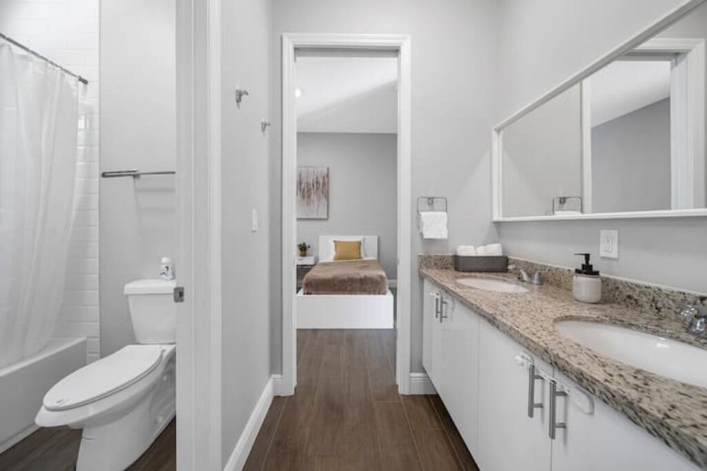 Photo of Bathroom in Golden Glades