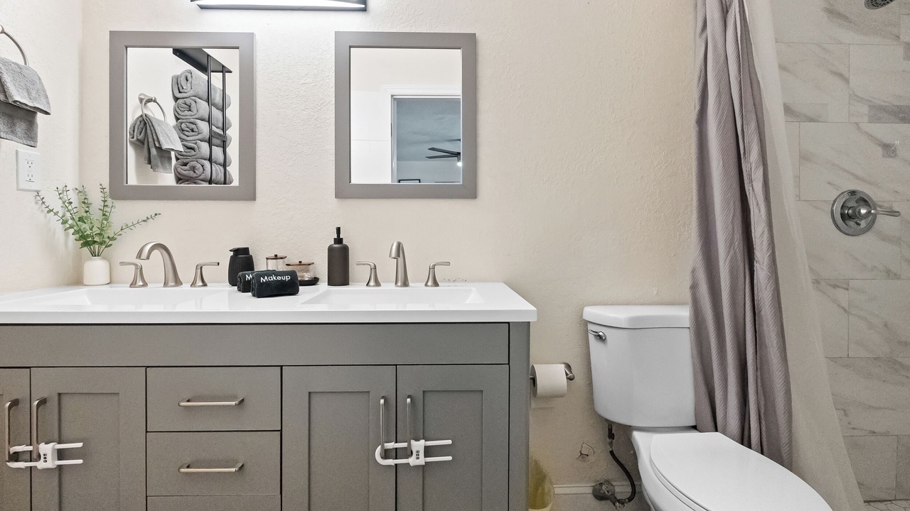 Photo of Bathroom in North Andrews Gardens