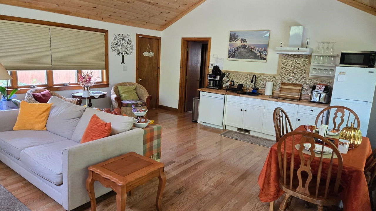 Photo of Livingroom in East Falmouth