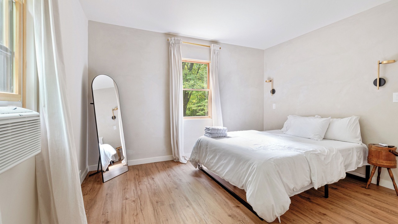 Photo of Bedroom in Plattekill