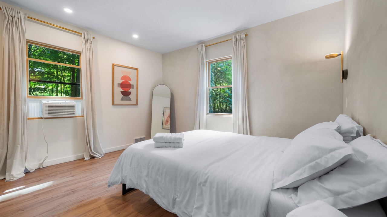 Photo of Bedroom in Plattekill