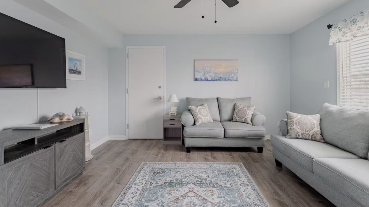 Photo of Livingroom in Caine Woods