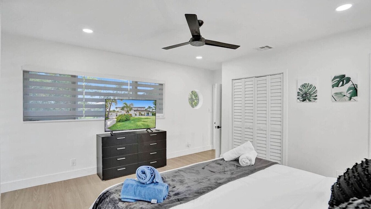 Photo of Bedroom in Hollywood Lakes