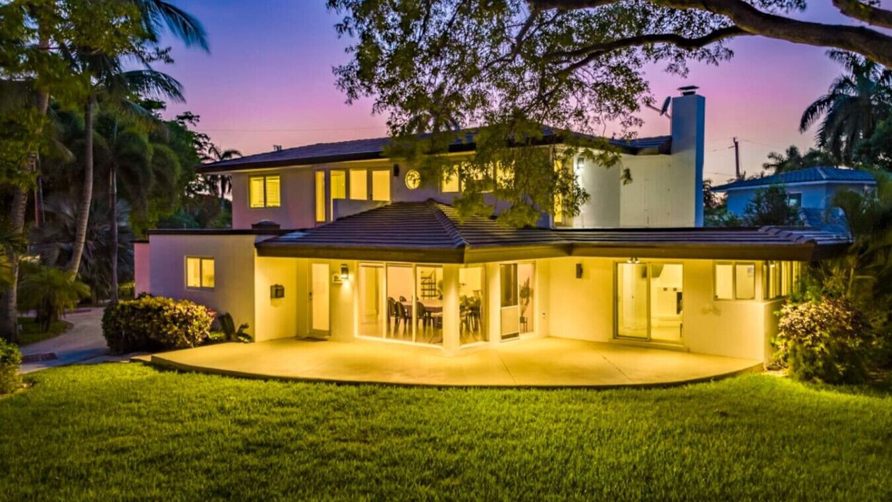 Photo of Outdoor in Hollywood Lakes