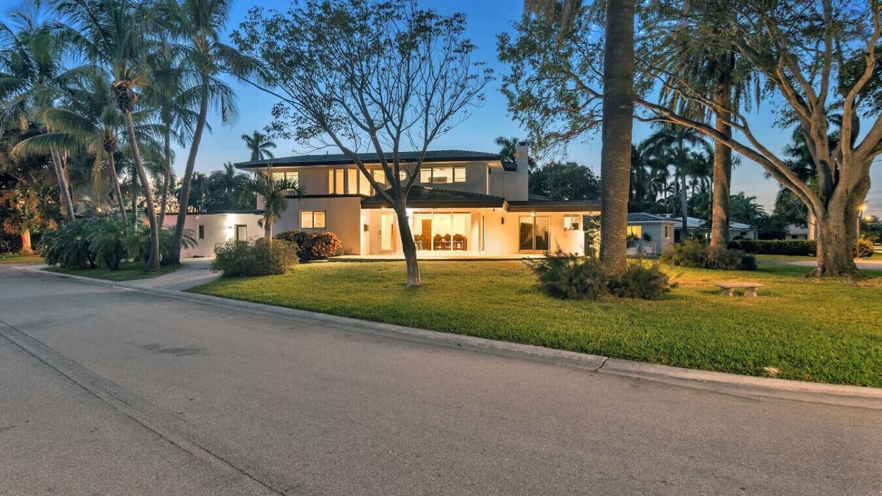 Photo of Outdoor in Hollywood Lakes