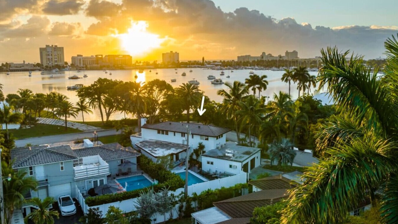 Photo of Outdoor in Hollywood Lakes