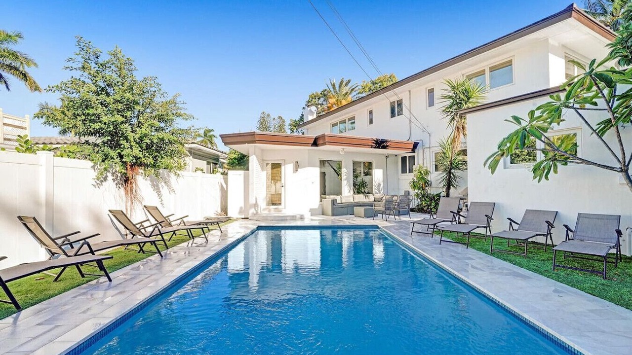 Photo of Outdoor in Hollywood Lakes