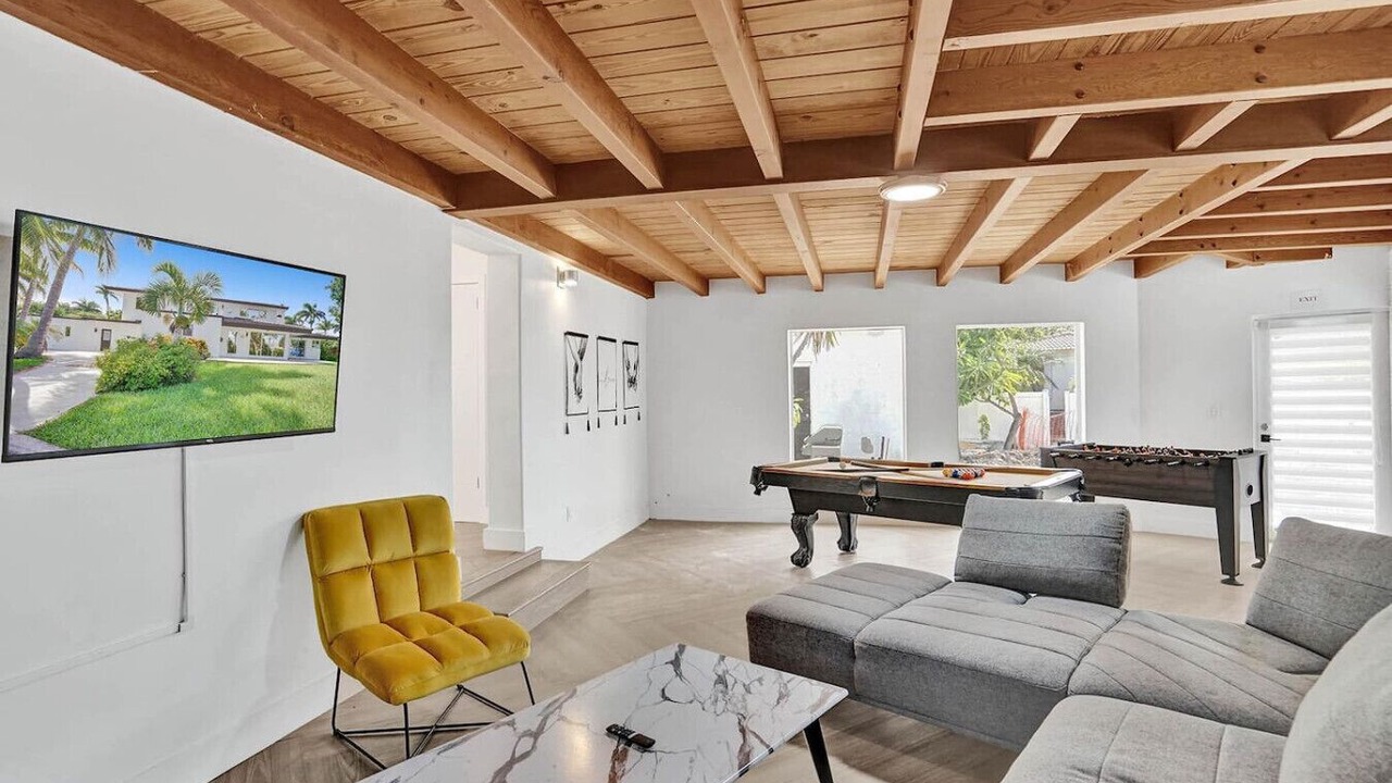 Photo of Bedroom in Hollywood Lakes