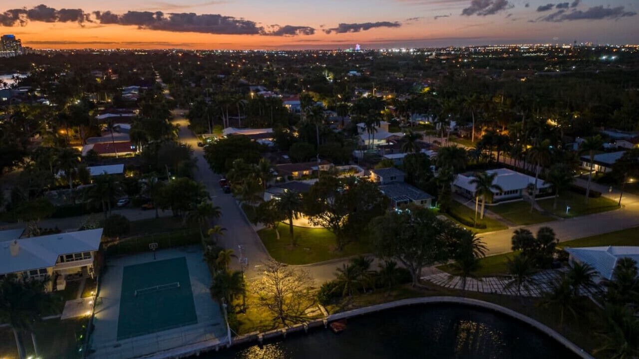 Photo of Outdoor in Hollywood Lakes