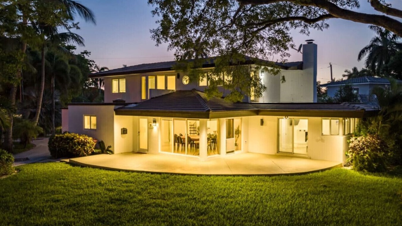 Photo of Outdoor in Hollywood Lakes