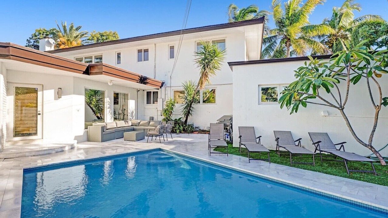 Photo of Outdoor in Hollywood Lakes