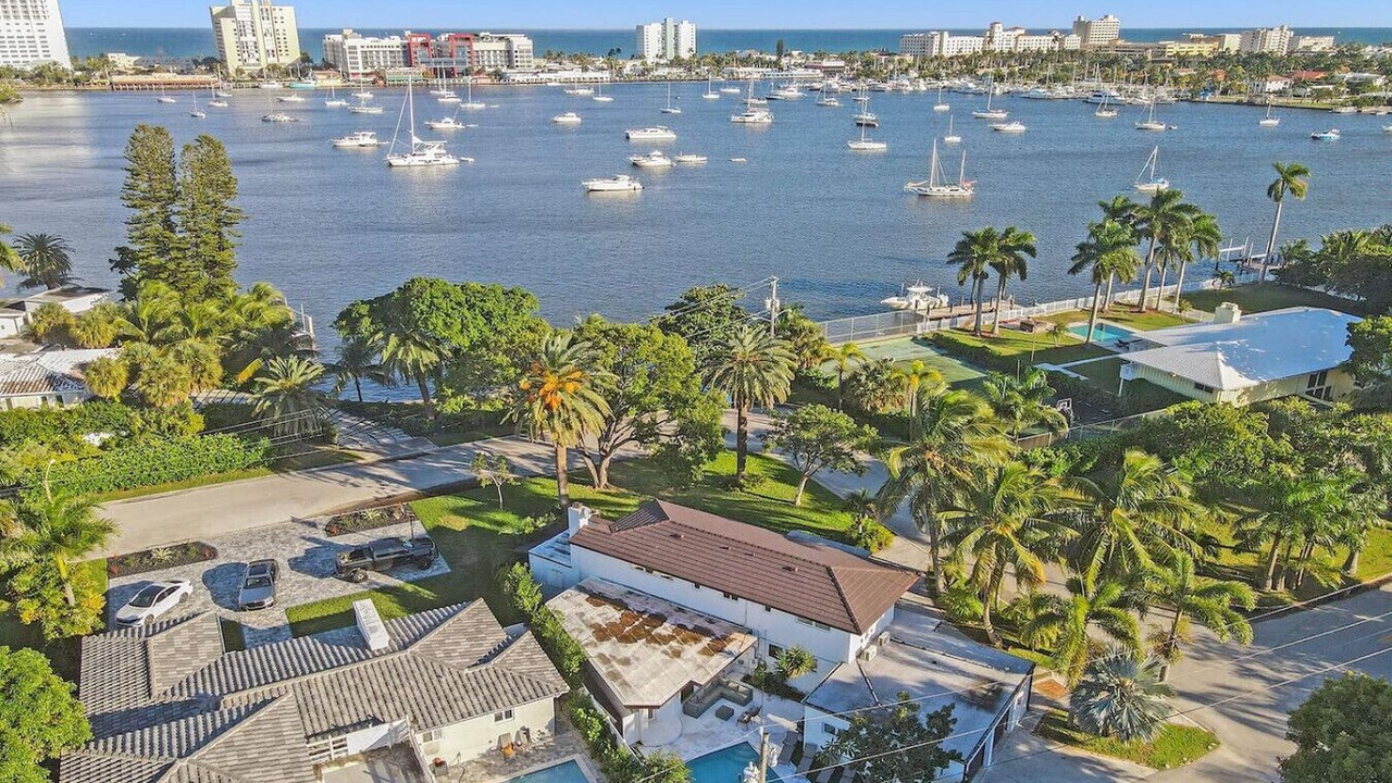 Photo of Outdoor in Hollywood Lakes