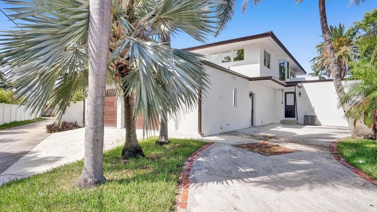 Photo of Outdoor in Hollywood Lakes