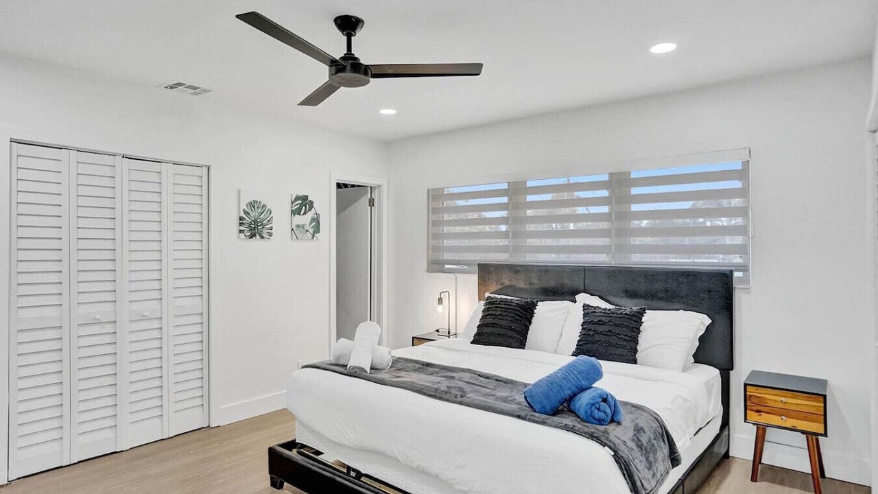 Photo of Bedroom in Hollywood Lakes