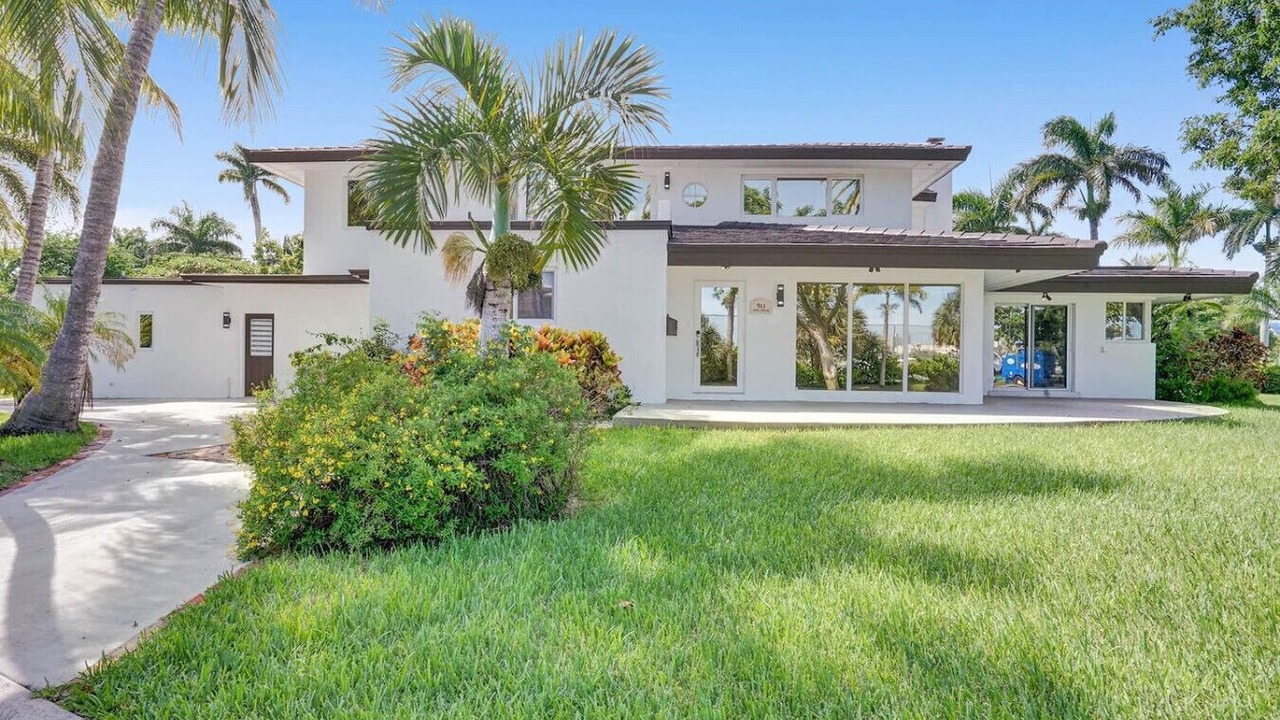 Photo of Outdoor in Hollywood Lakes