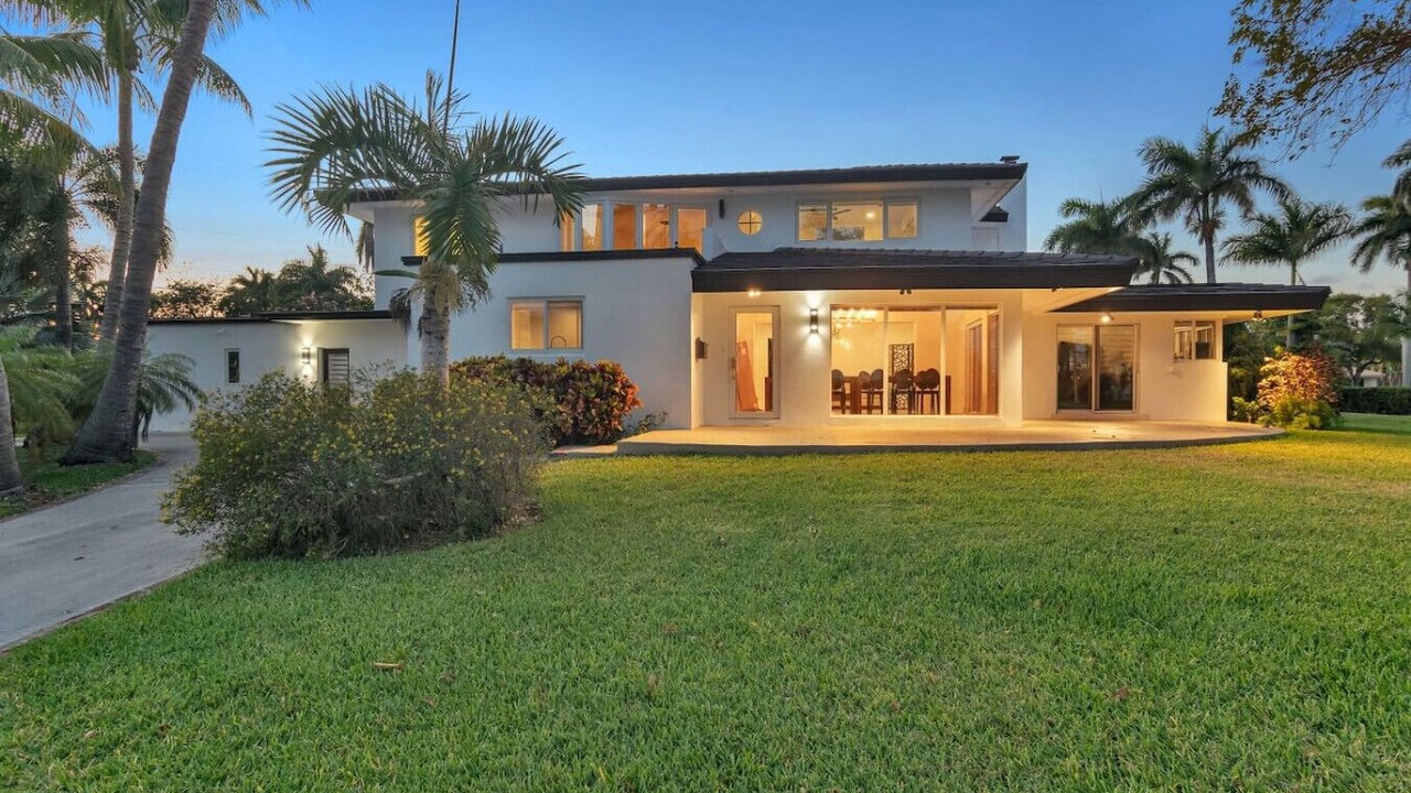 Photo of Outdoor in Hollywood Lakes
