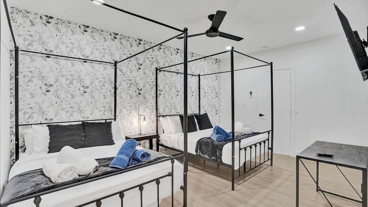 Photo of Bedroom in Hollywood Lakes
