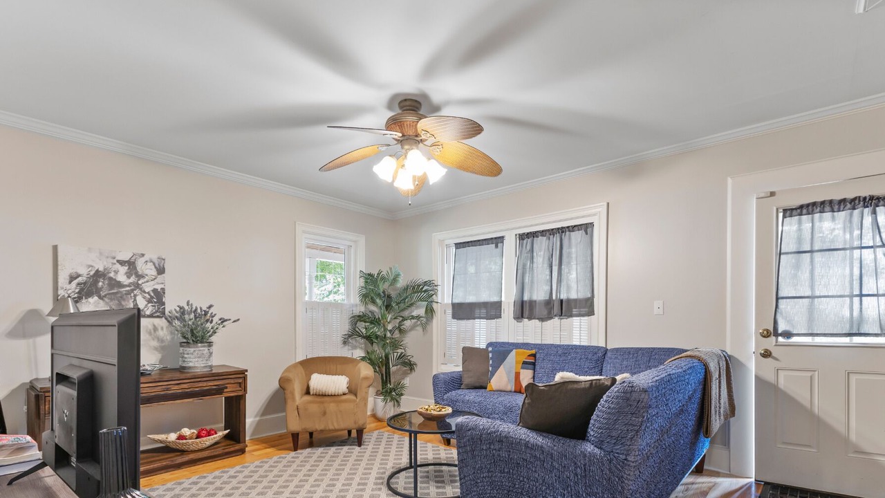 Photo of Livingroom in Saratoga Springs