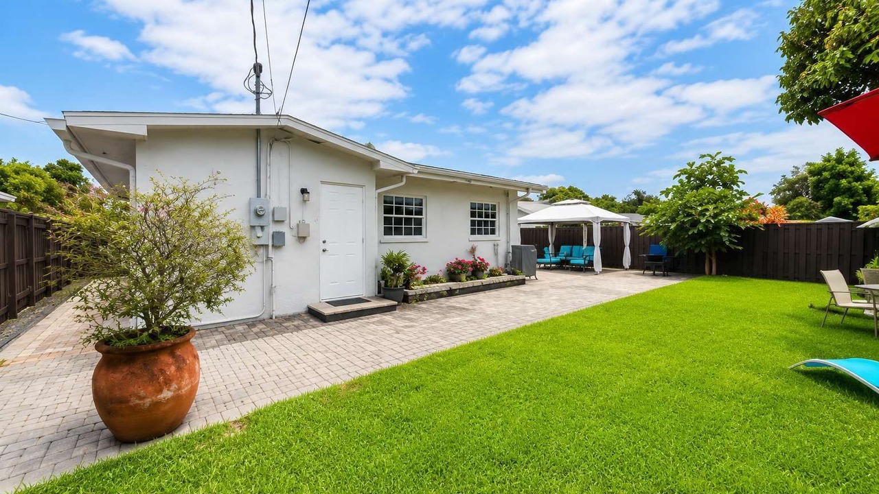 Photo of Outdoor in Hallandale Beach