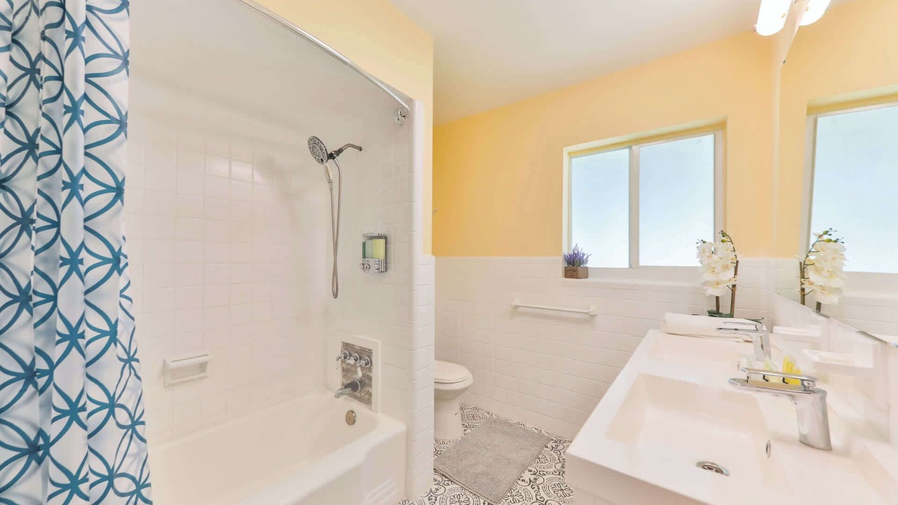 Photo of Bathroom in Royal Poinciana