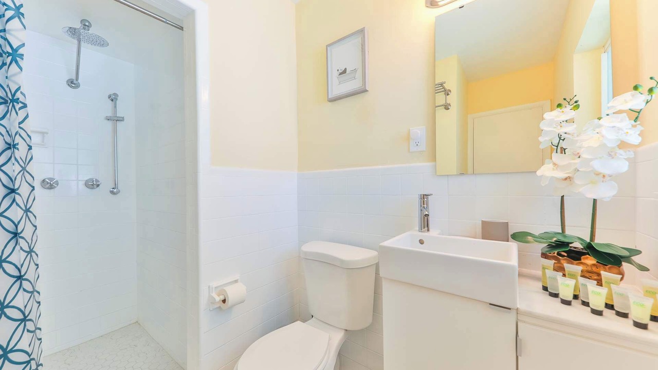 Photo of Bathroom in Royal Poinciana