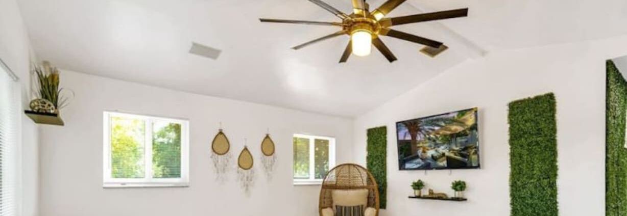 Photo of Livingroom in North Central Hollywood