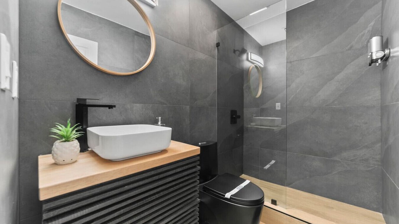 Photo of Bathroom in North Central Hollywood