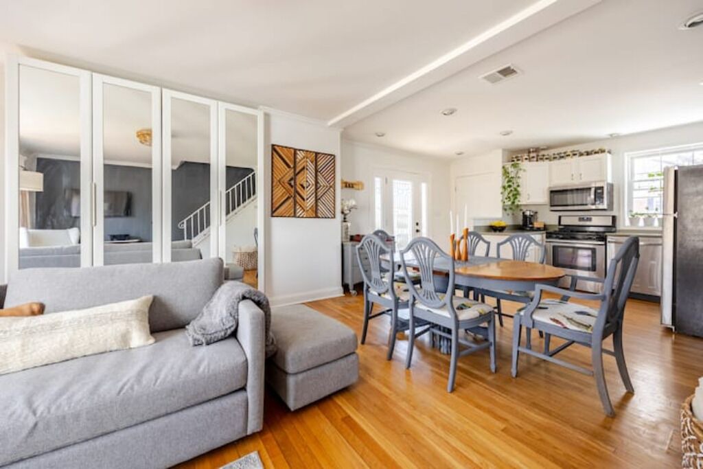 Photo of Livingroom in Potomac West