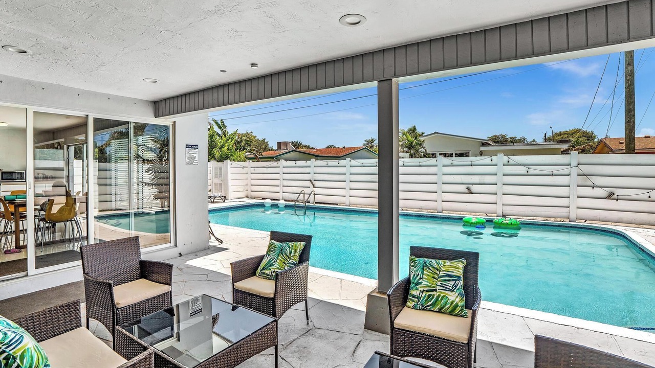 Photo of Outdoor in Hollywood Lakes