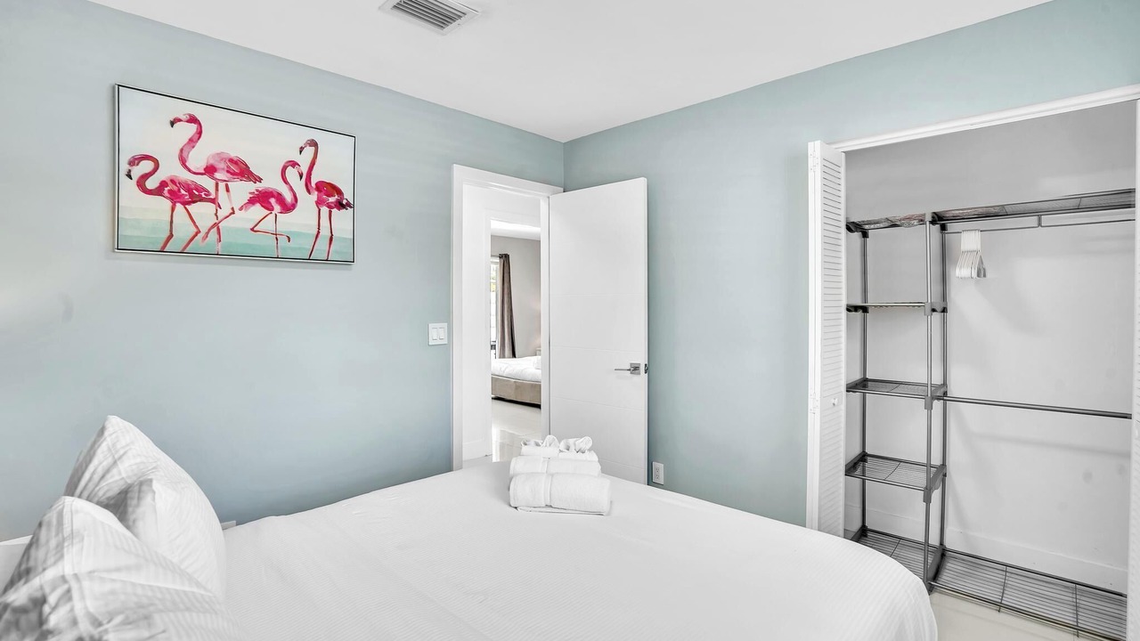 Photo of Bedroom in Hollywood Lakes