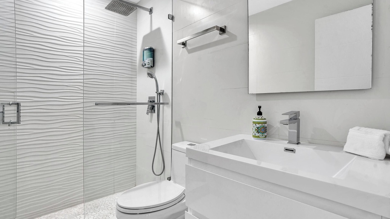 Photo of Bathroom in Hollywood Lakes