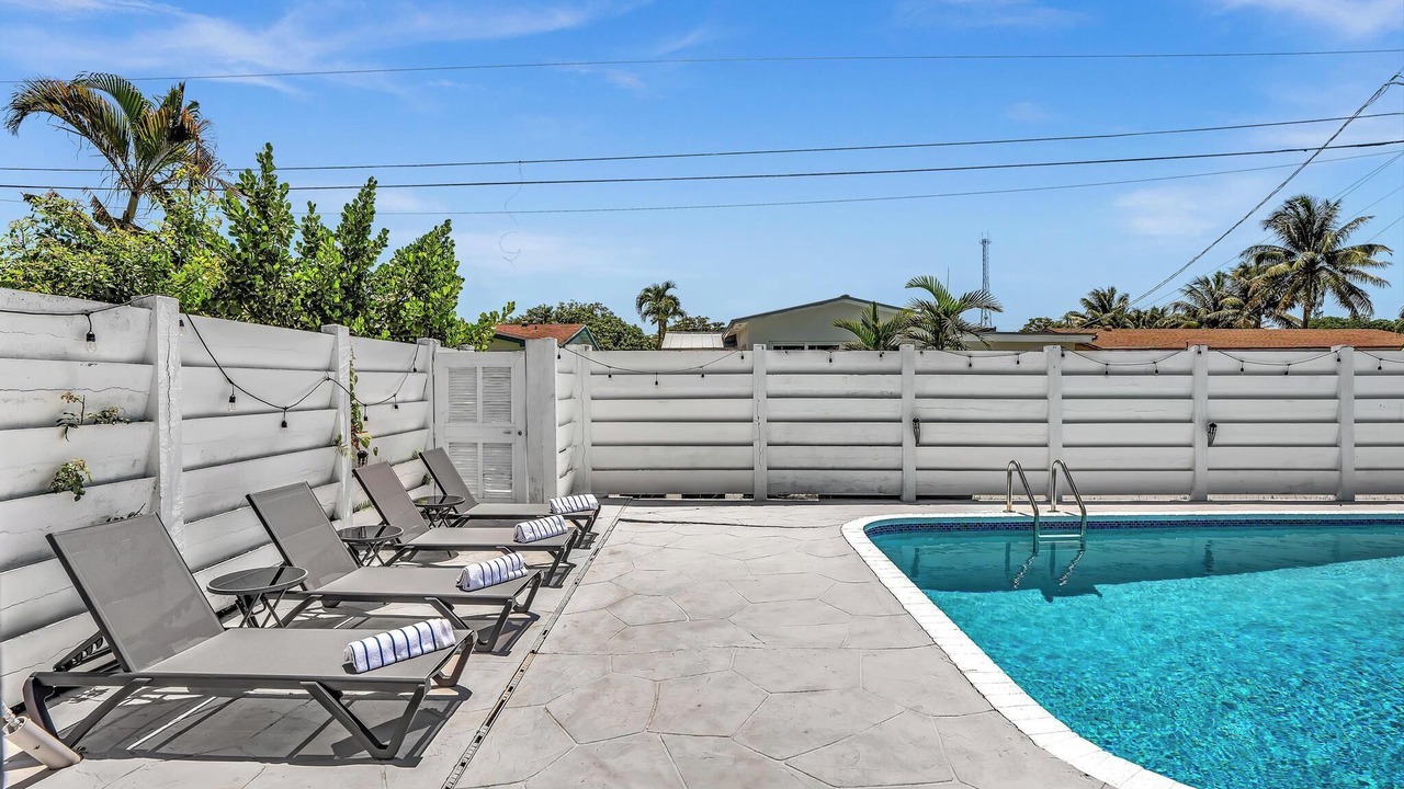 Photo of Outdoor in Hollywood Lakes