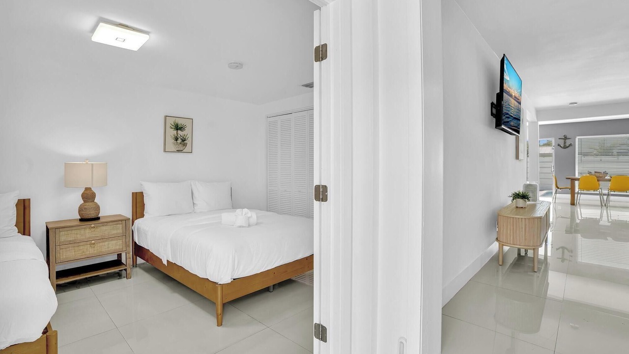 Photo of Bedroom in Hollywood Lakes