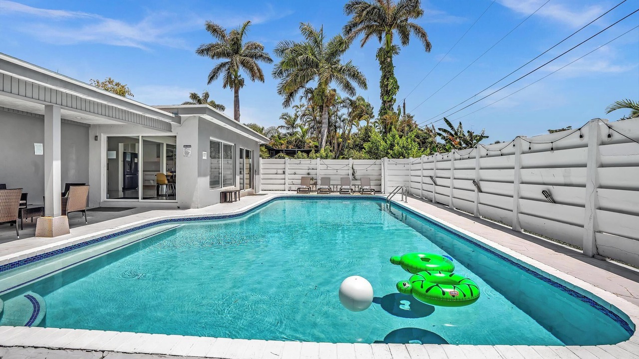 Photo of Outdoor in Hollywood Lakes
