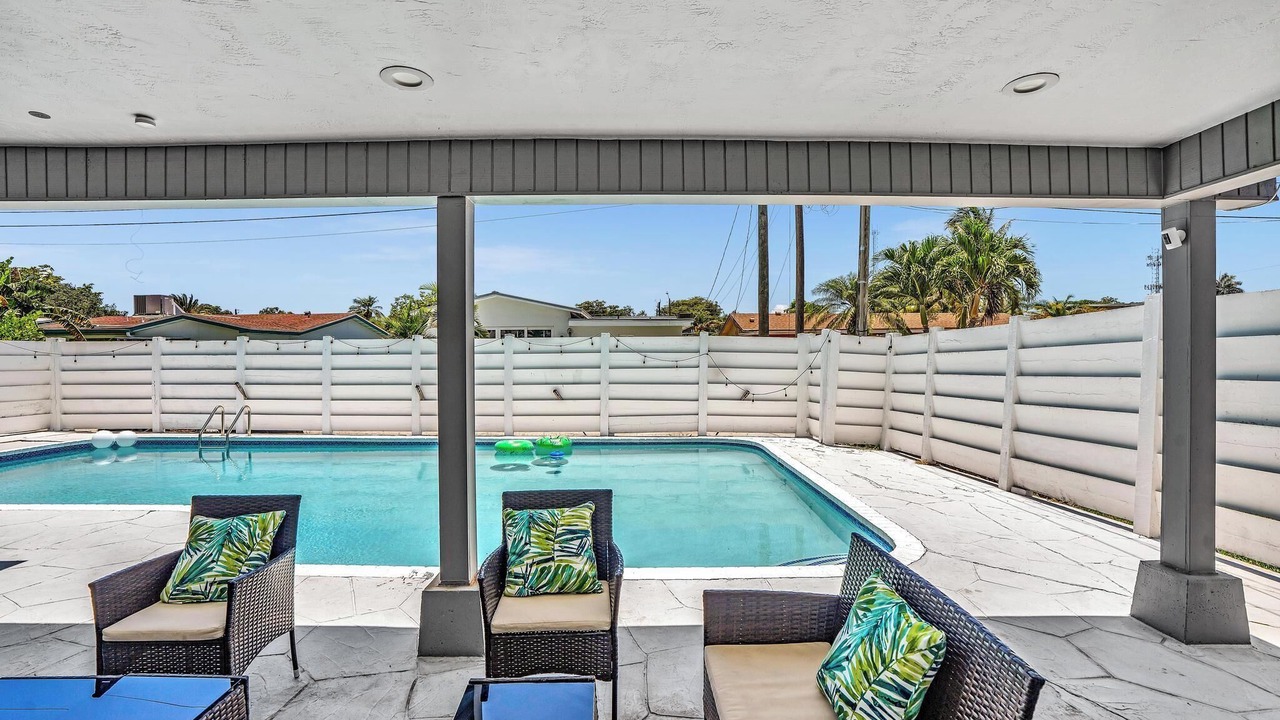 Photo of Outdoor in Hollywood Lakes