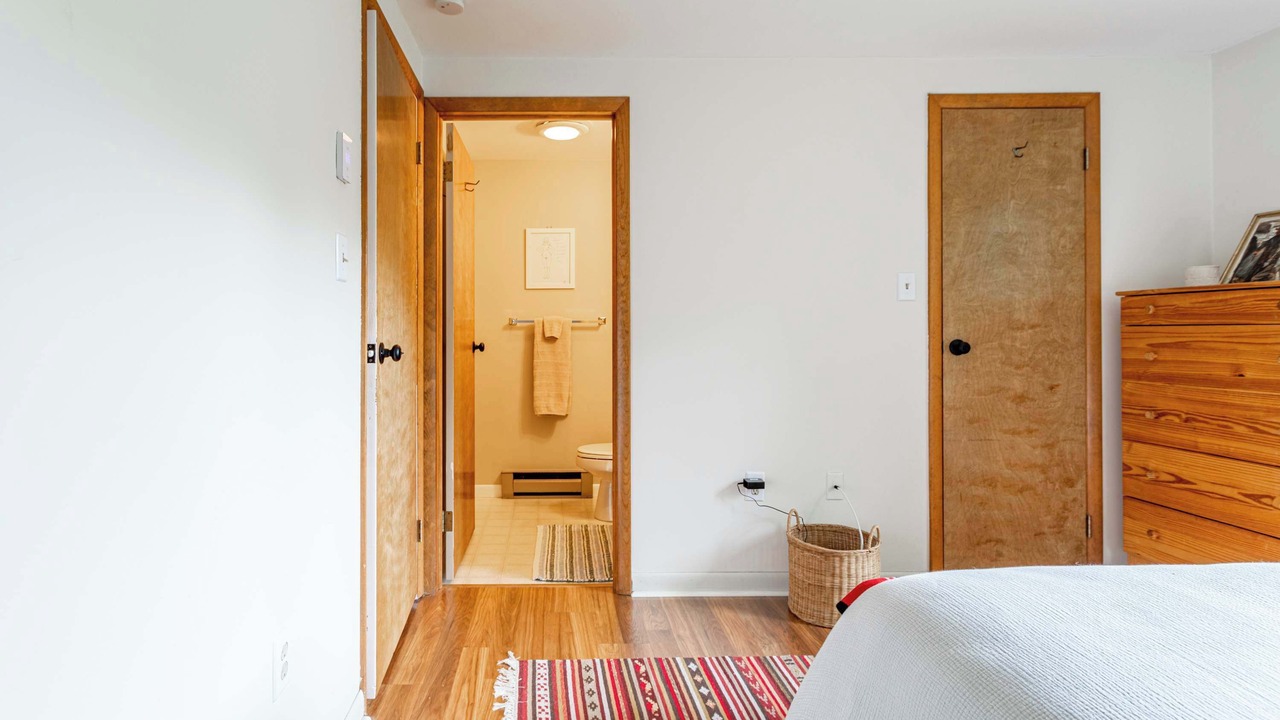 Photo of Bedroom in Town of Olive