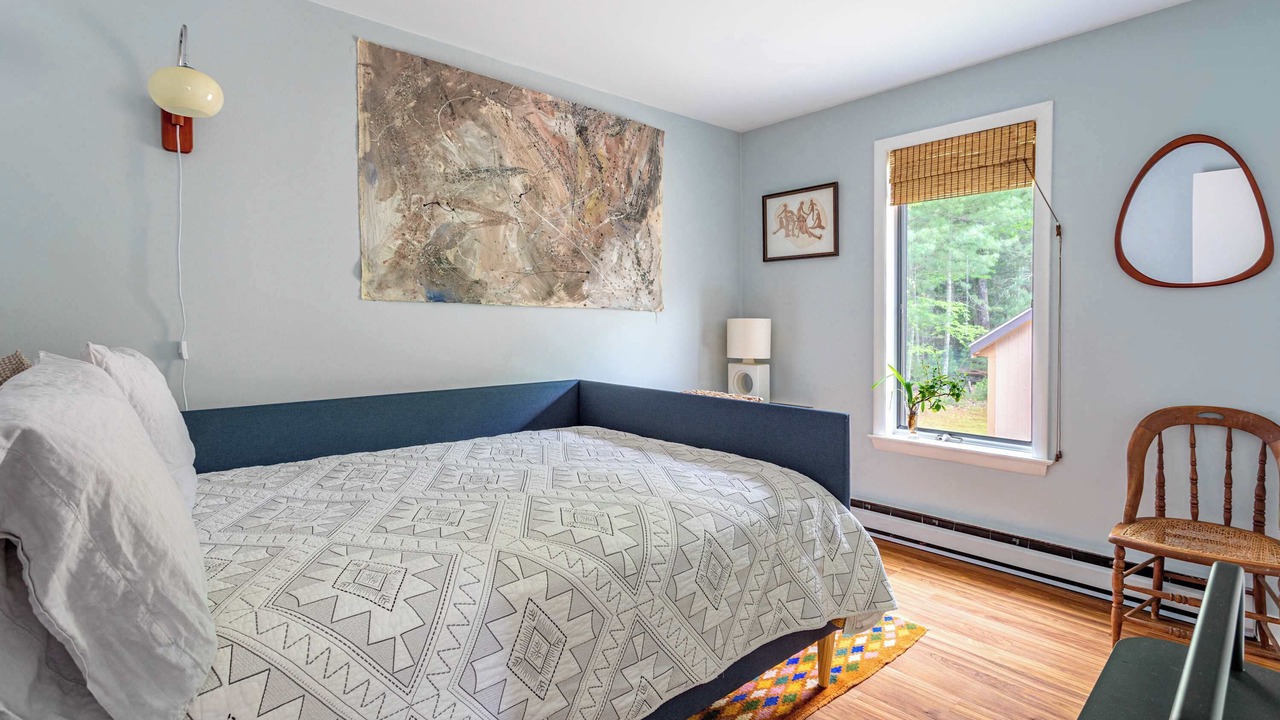 Photo of Bedroom in Town of Olive