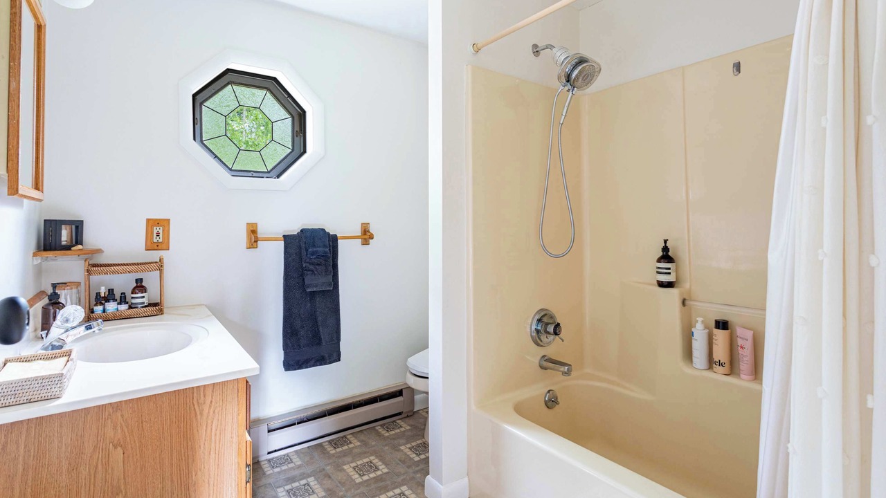 Photo of Bathroom in Town of Olive
