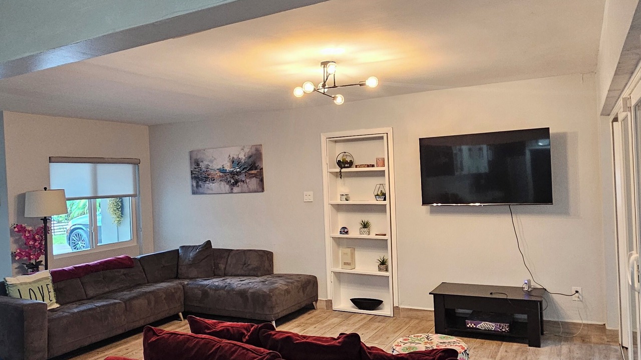 Photo of Livingroom in Miami Gardens