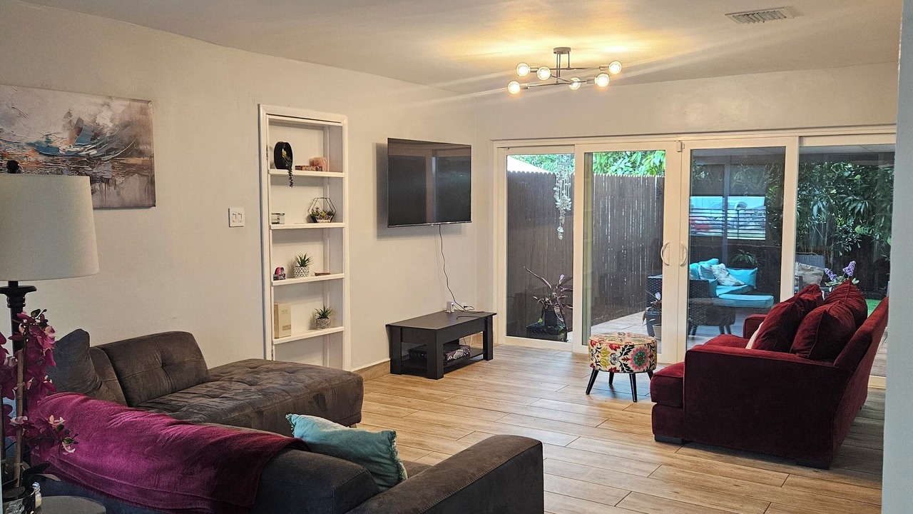 Photo of Livingroom in Miami Gardens