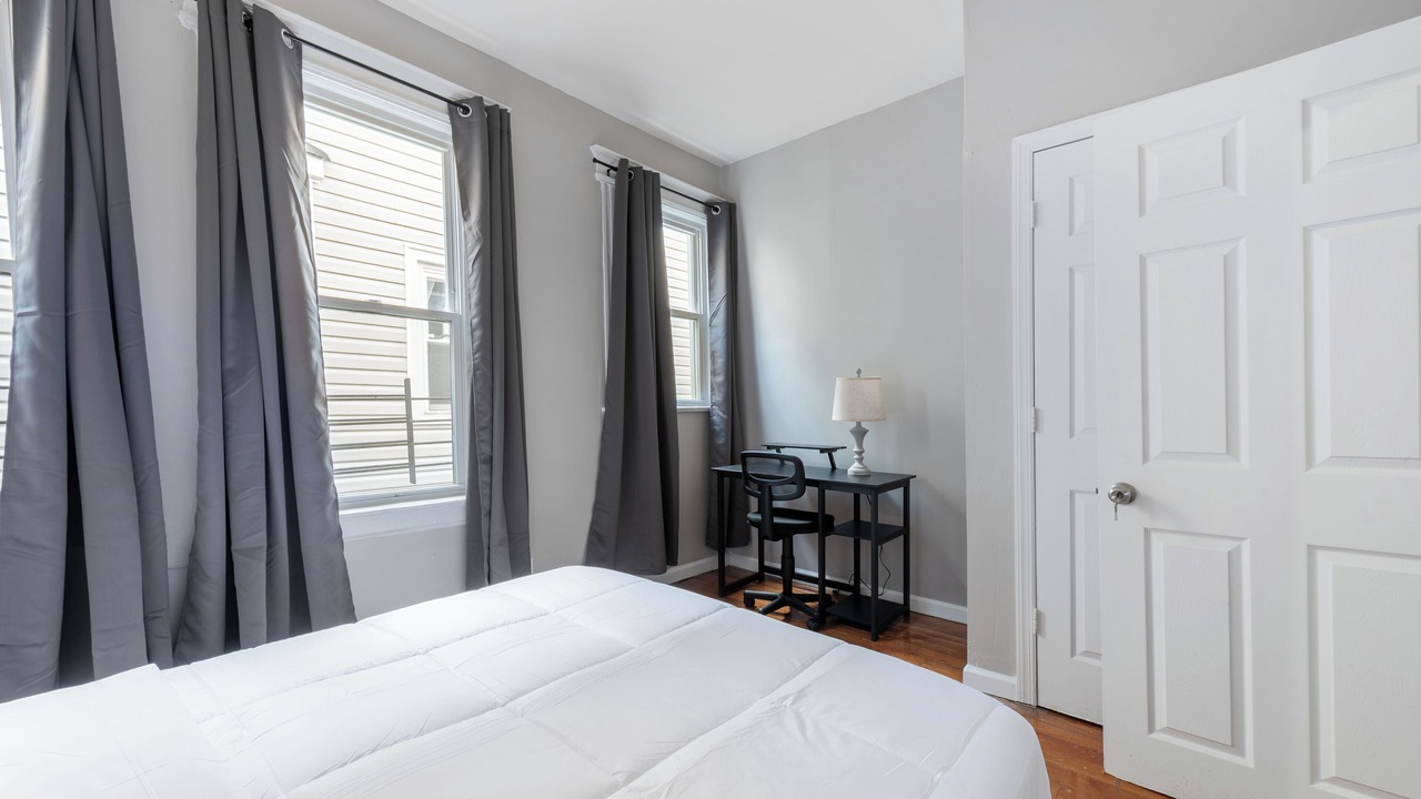 Photo of Bedroom in Lower Vailsburg