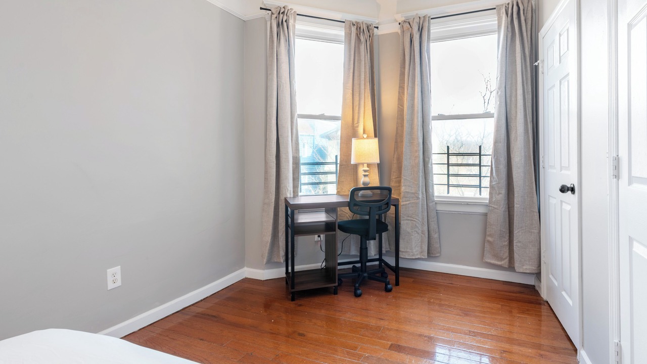 Photo of Bedroom in Lower Vailsburg