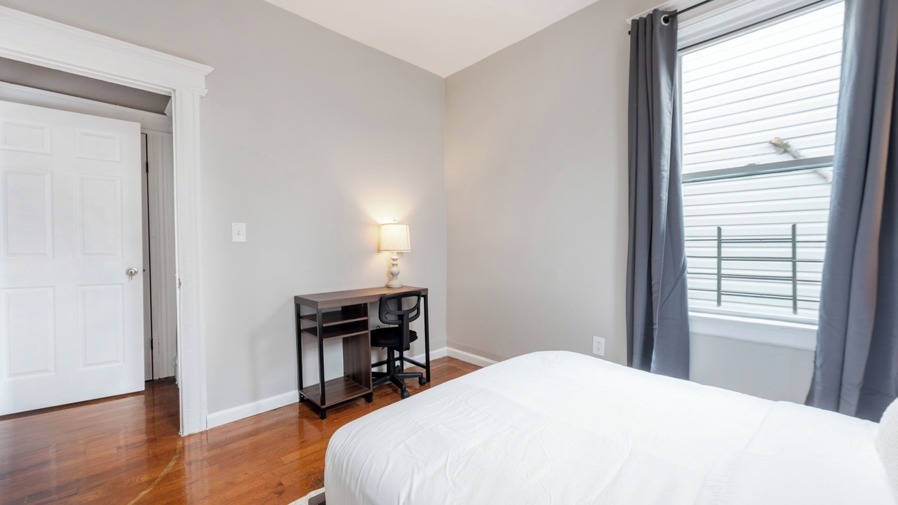 Photo of Bedroom in Lower Vailsburg