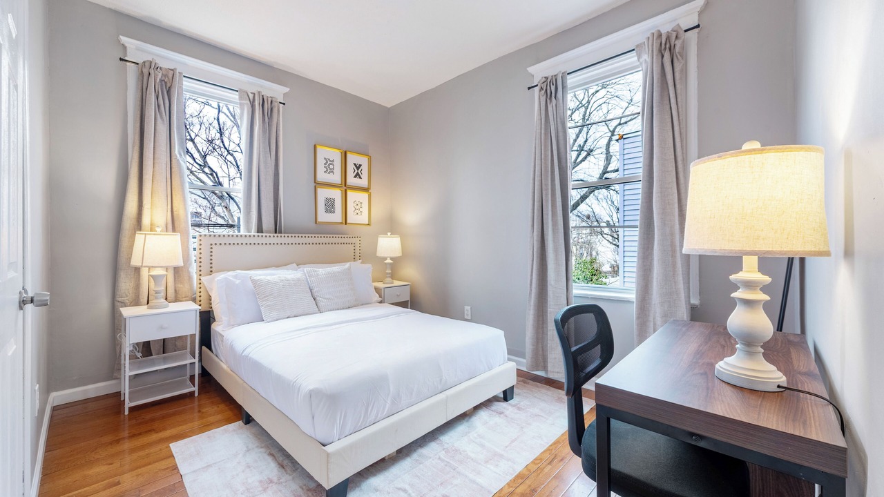 Photo of Bedroom in Lower Vailsburg